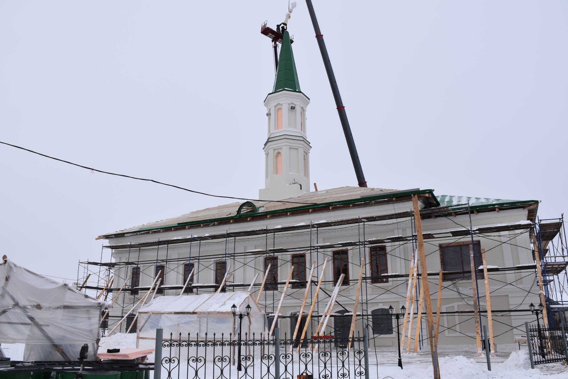 Мәчкәрә авылында реставрация эшләре алып барылучы күпьеллык тарихы булган беренче Җәмигъ мәчетенә ярымай куелды