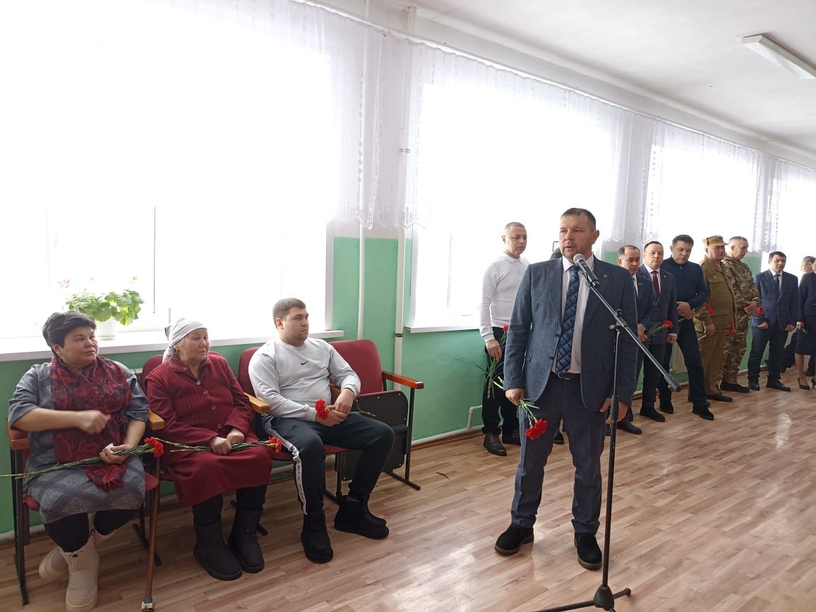 В Поч. Кучукской средней школе открыли мемориальную доску в память об Алексее Айдаке, погибшем в СВО