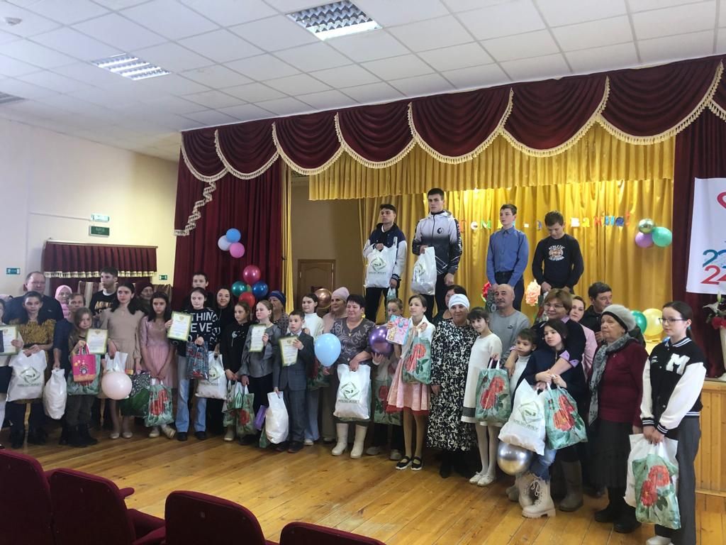 В Починок-Сутерском сельском клубе организовали концерт для замещающих семей района «Семья — это важно!»