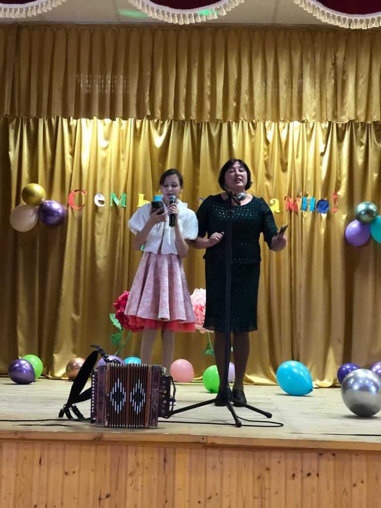 В Починок-Сутерском сельском клубе организовали концерт для замещающих семей района «Семья — это важно!»