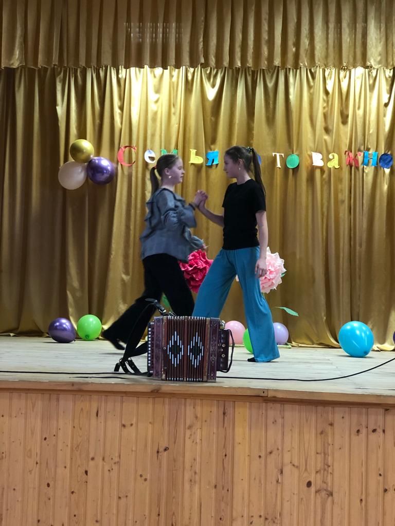В Починок-Сутерском сельском клубе организовали концерт для замещающих семей района «Семья — это важно!»