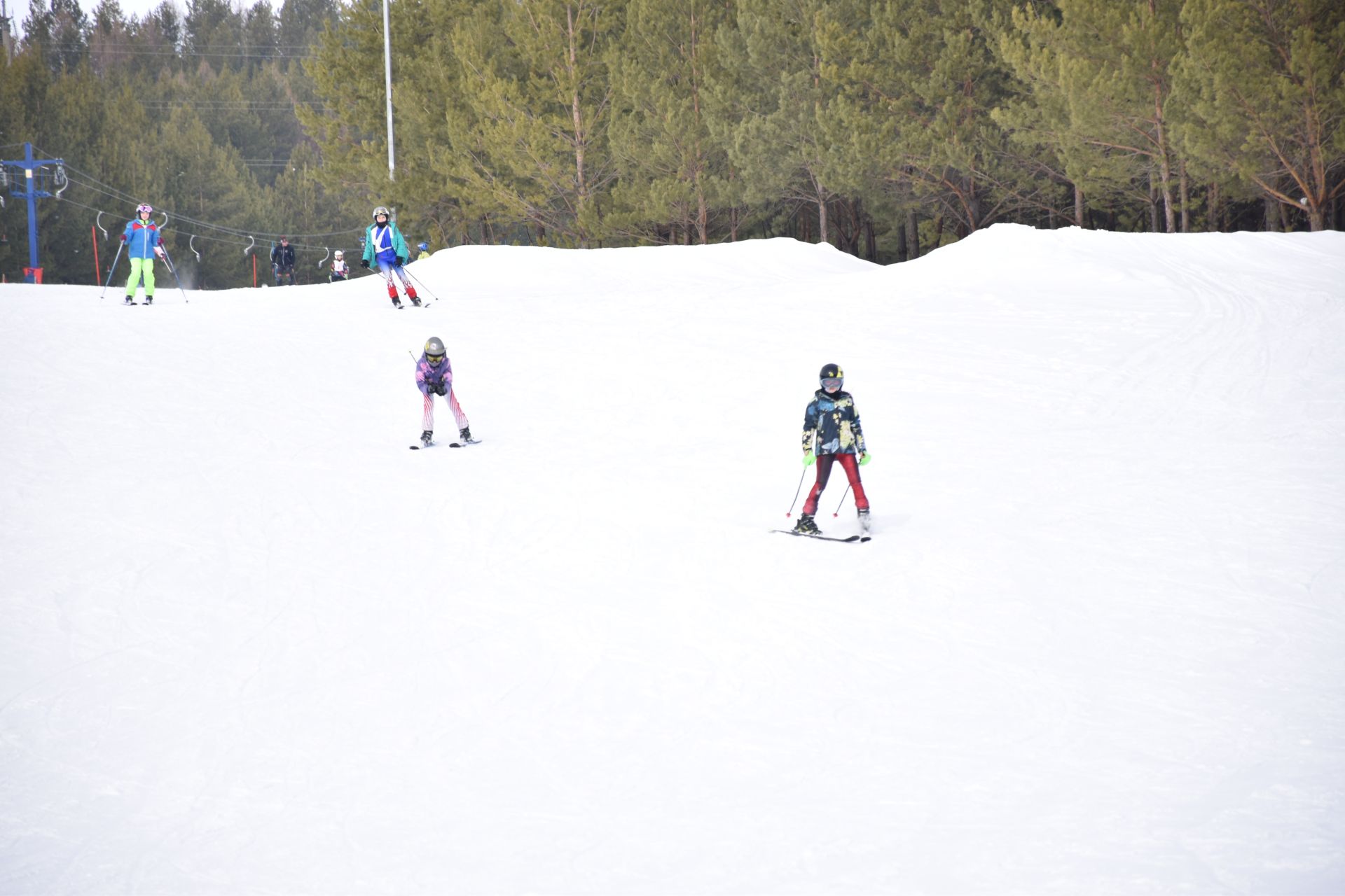 В Кукморе на соревнования по горнолыжному спорту и сноуборду памяти Александра Стрельникова съехались 80 детей из республики