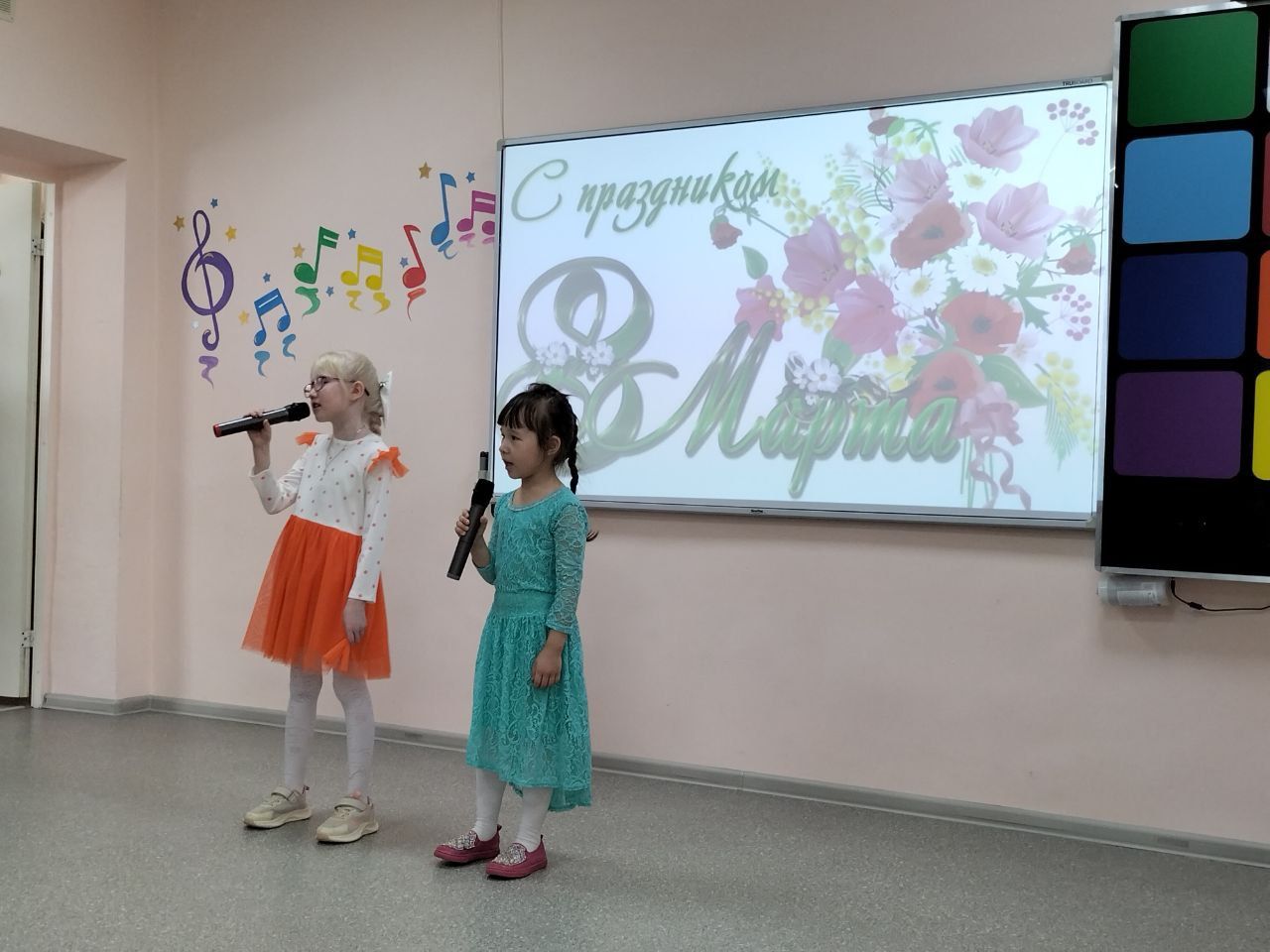 «Алдынгылар хәрәкәте» активистлары физик мөмкинлекләре чикләнгән балалар өчен бәйрәм концерты оештырды