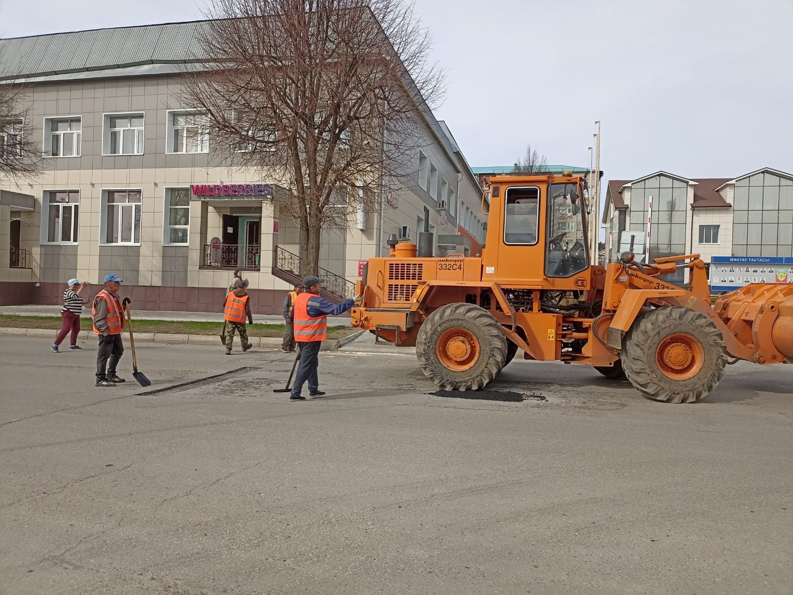 В Кукморе начались работы по ямочному ремонту дорог
