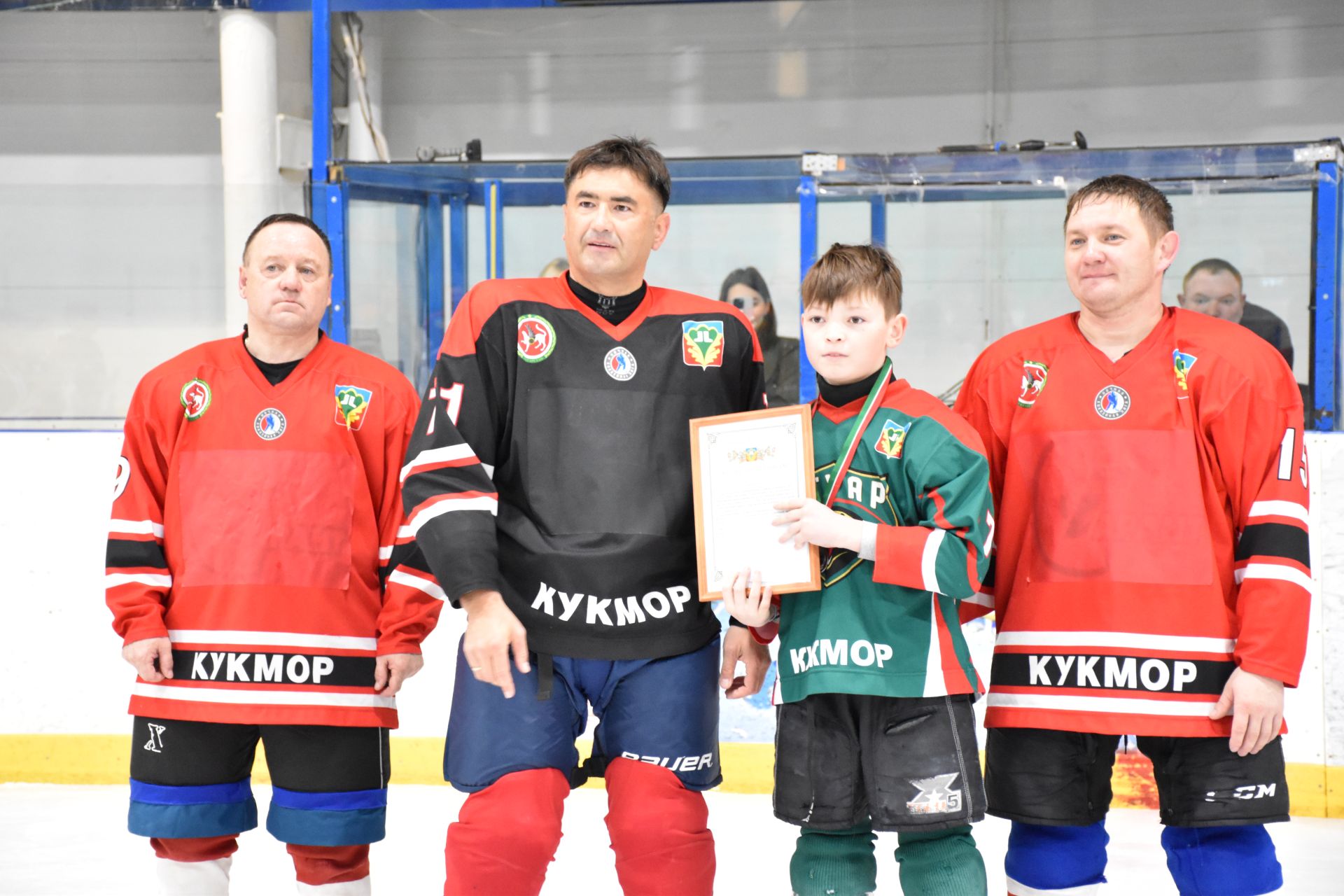 Сергей Димитриев чествовал хоккеистов Кукмора