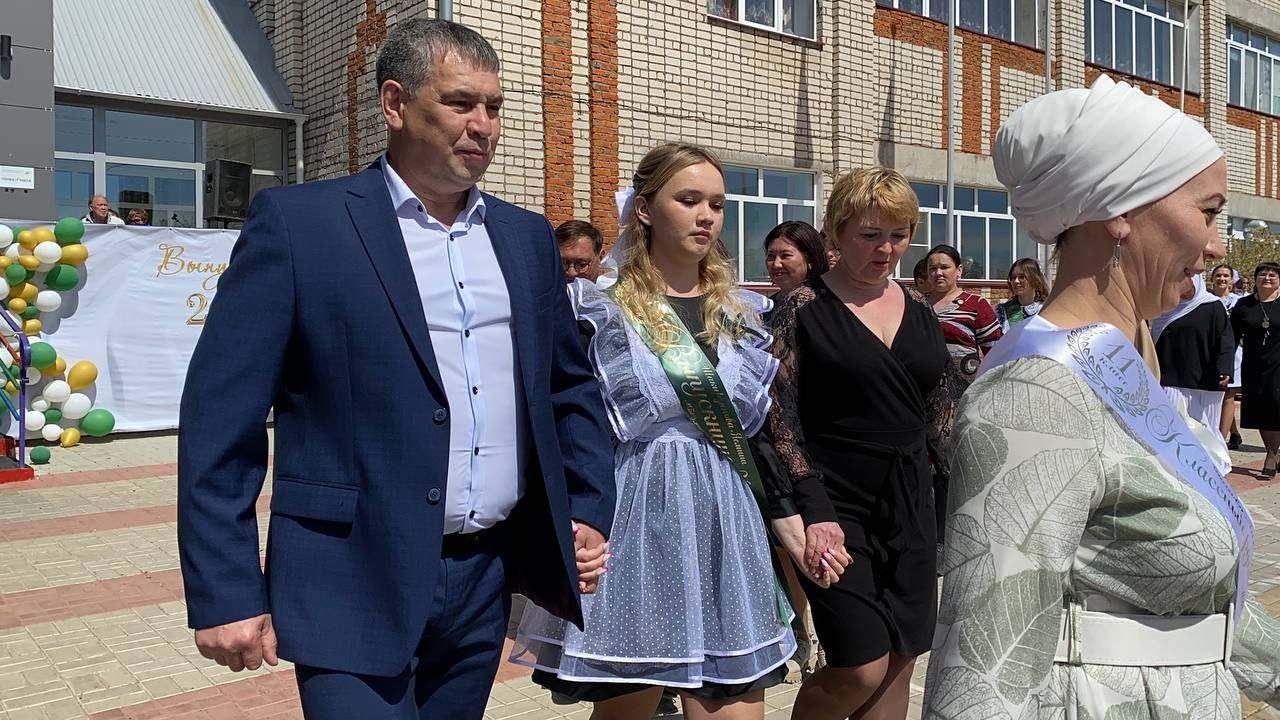 Для выпускников Кукморской средней школы № 4 прозвенел последний звонок