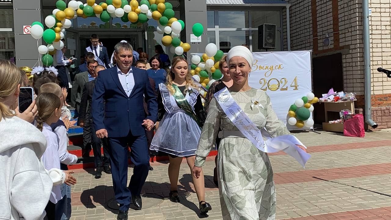 Для выпускников Кукморской средней школы № 4 прозвенел последний звонок