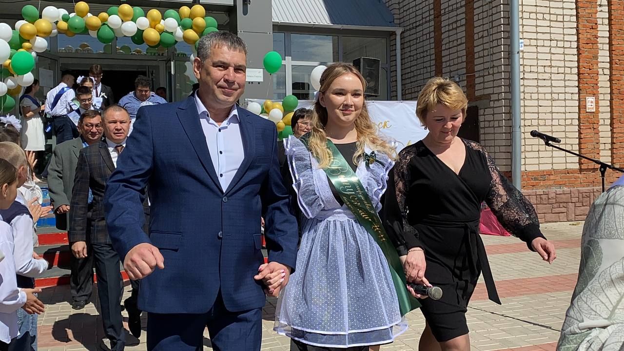 Для выпускников Кукморской средней школы № 4 прозвенел последний звонок