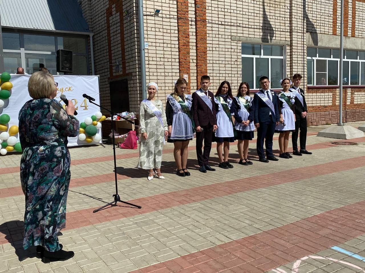 Для выпускников Кукморской средней школы № 4 прозвенел последний звонок