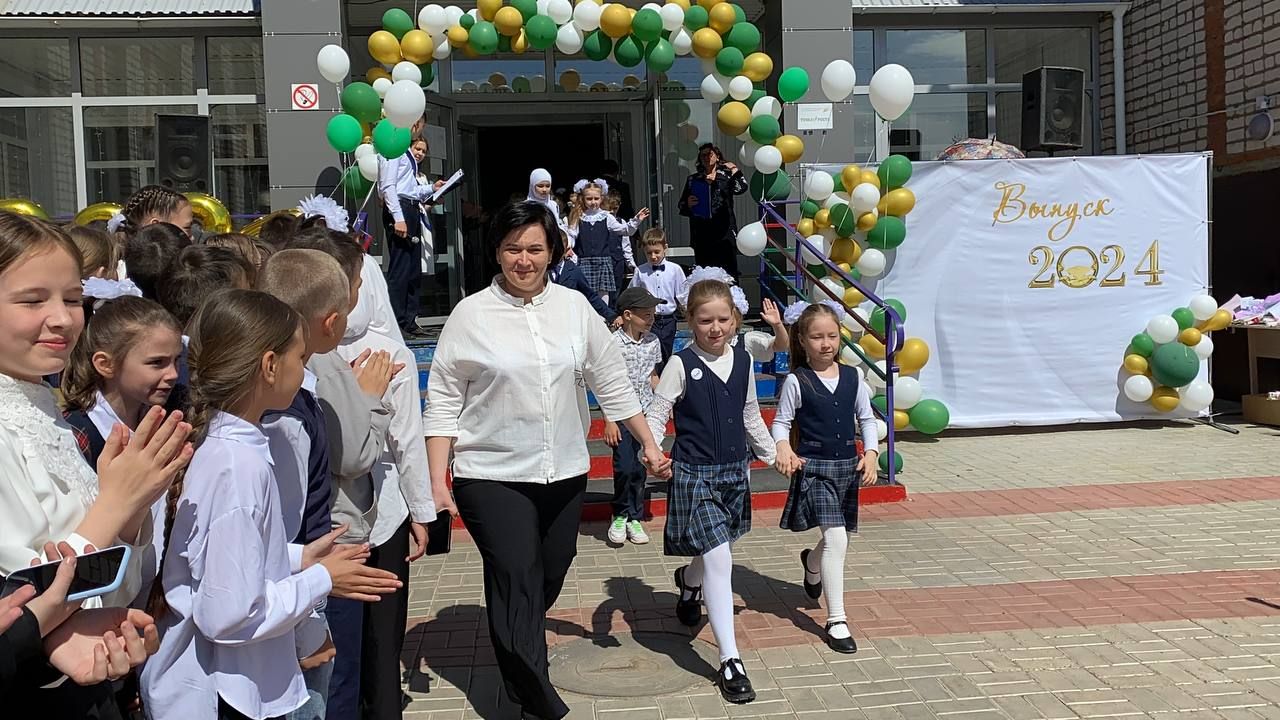 Для выпускников Кукморской средней школы № 4 прозвенел последний звонок