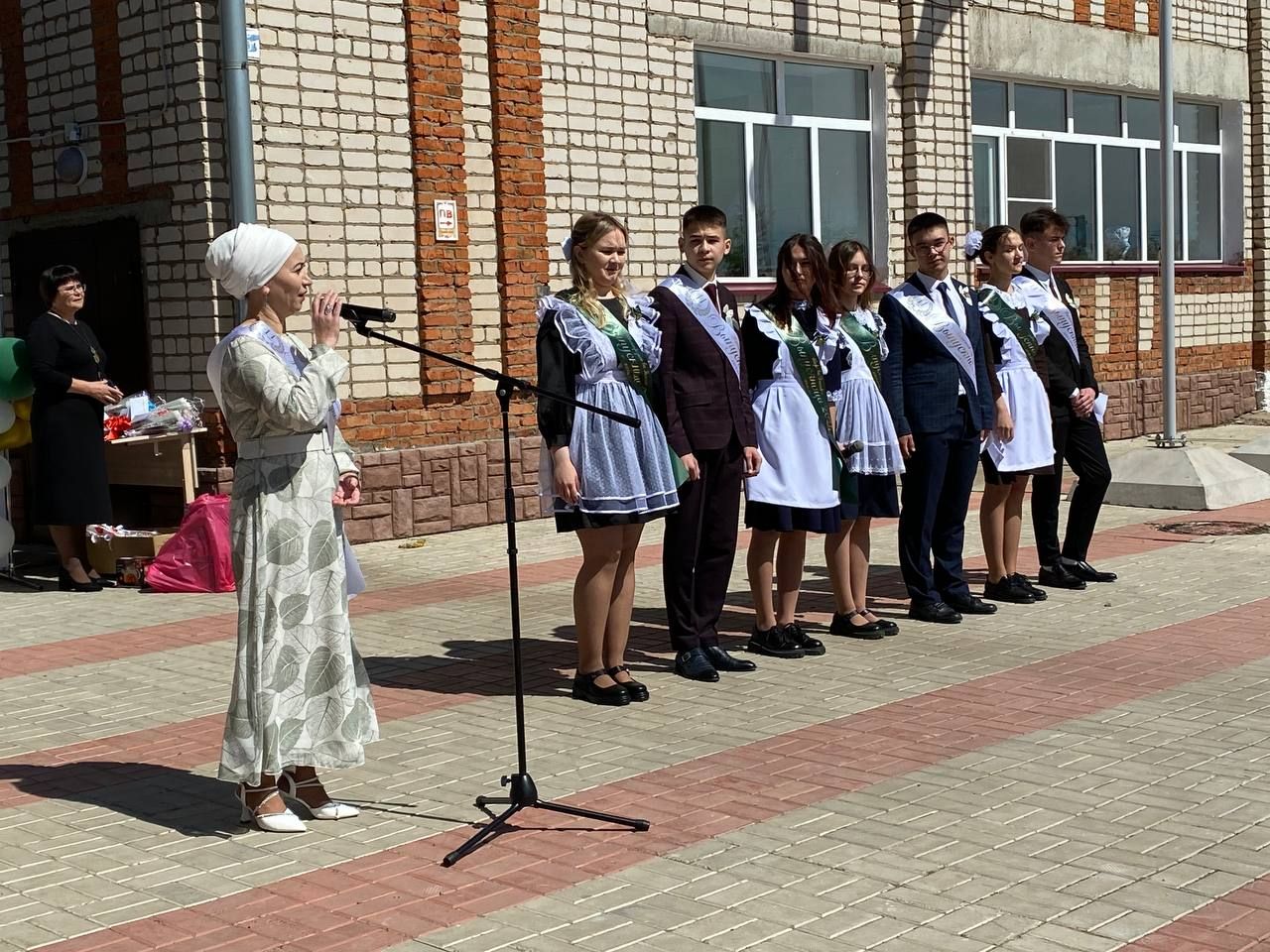 Для выпускников Кукморской средней школы № 4 прозвенел последний звонок