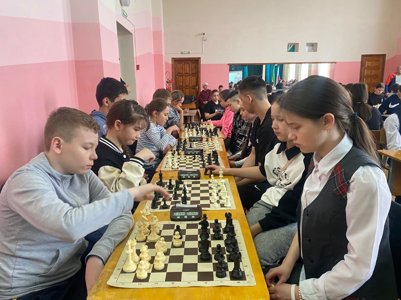 В школе села Большой Кукмор прошел шахматный турнир памяти  почетного гражданина Кукморского района Мияссара Мансурова