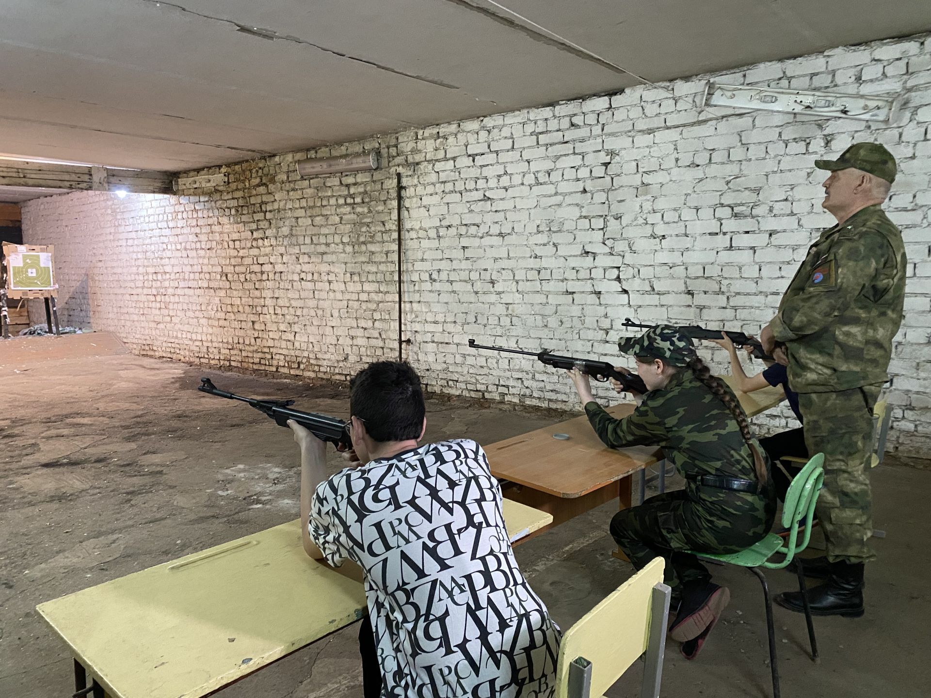 В Кукморе более 200 учеников состязались в военно-патриотической игре «Зарница»