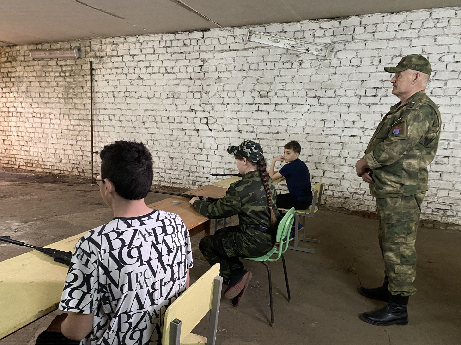 В Кукморе более 200 учеников состязались в военно-патриотической игре «Зарница»