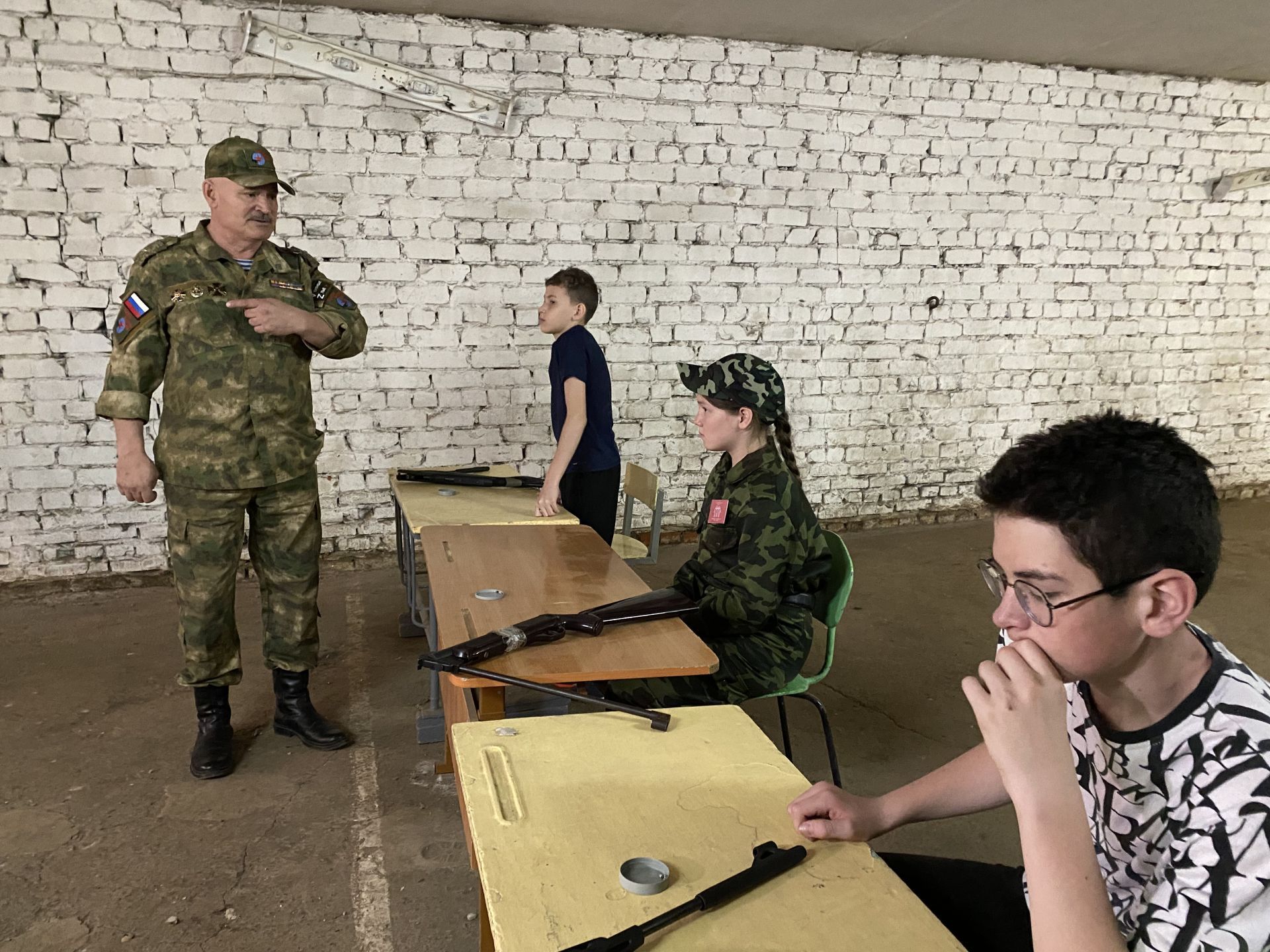 В Кукморе более 200 учеников состязались в военно-патриотической игре «Зарница»