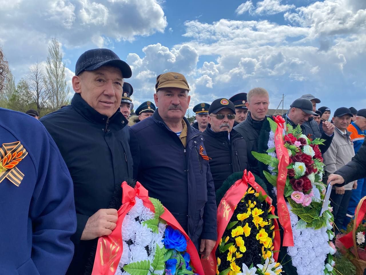 В Парке Победы Кукмора возложили цветы и венки к Вечному огню