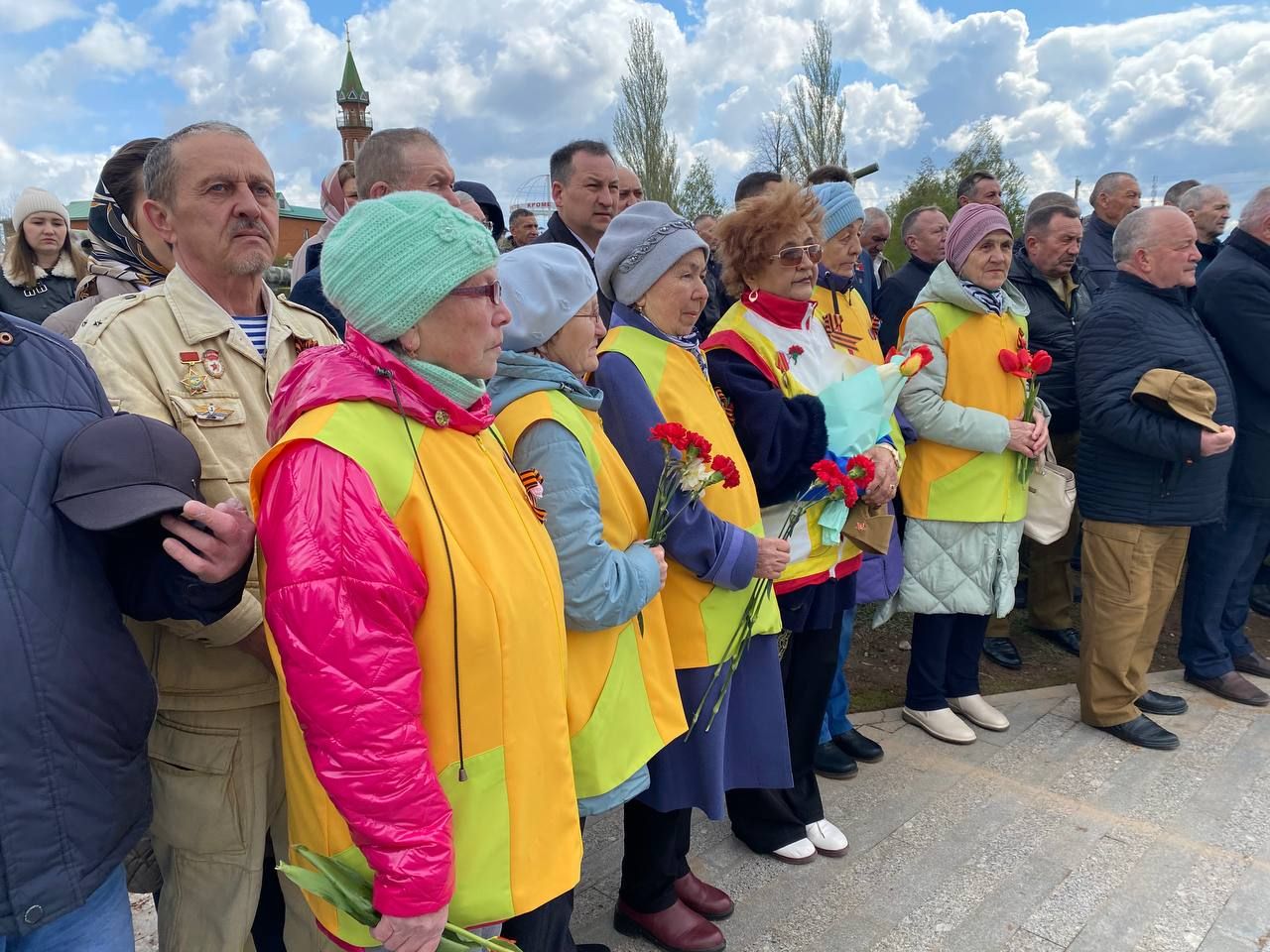 В Парке Победы Кукмора возложили цветы и венки к Вечному огню