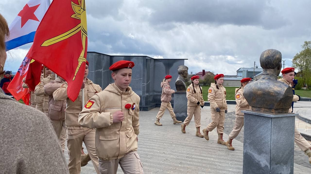 В Парке Победы Кукмора возложили цветы и венки к Вечному огню