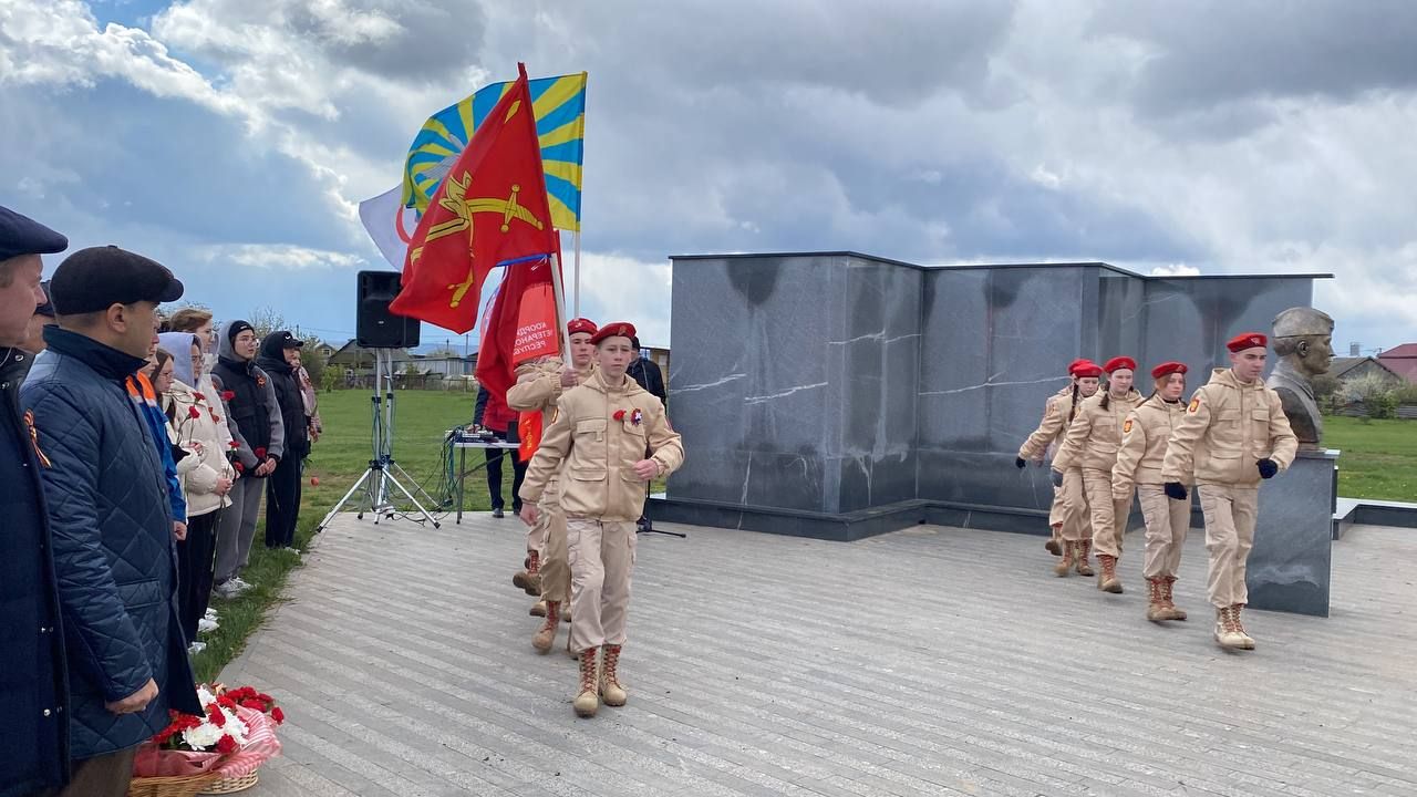 В Парке Победы Кукмора возложили цветы и венки к Вечному огню