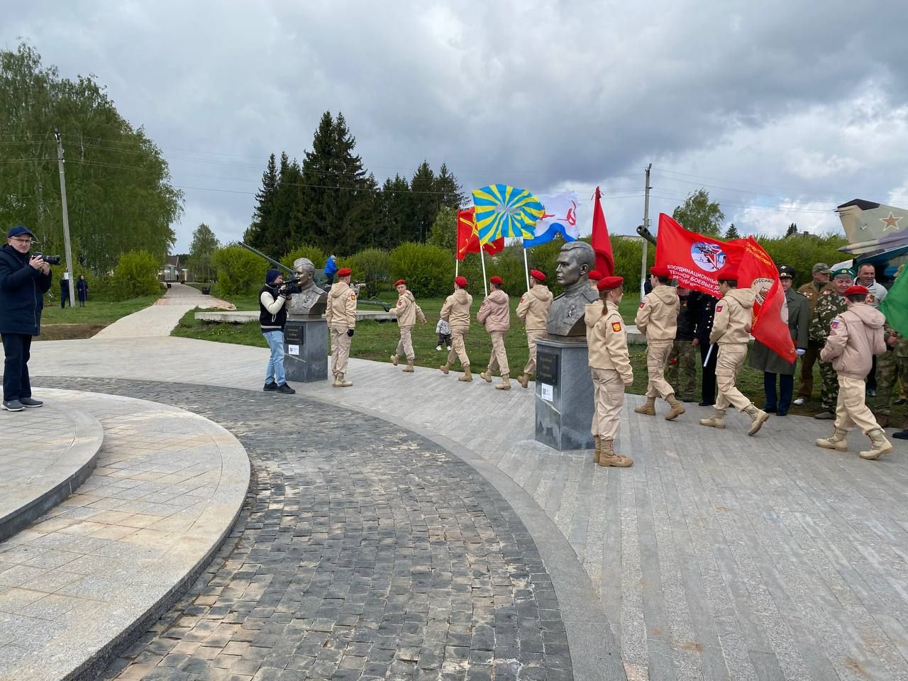В Парке Победы Кукмора возложили цветы и венки к Вечному огню