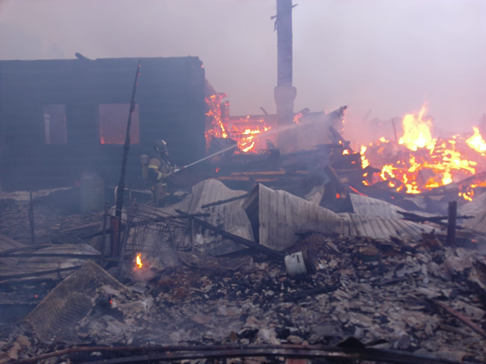 В Кукморском районе огонь уничтожил два хозяйства, погибло 7 голов КРС