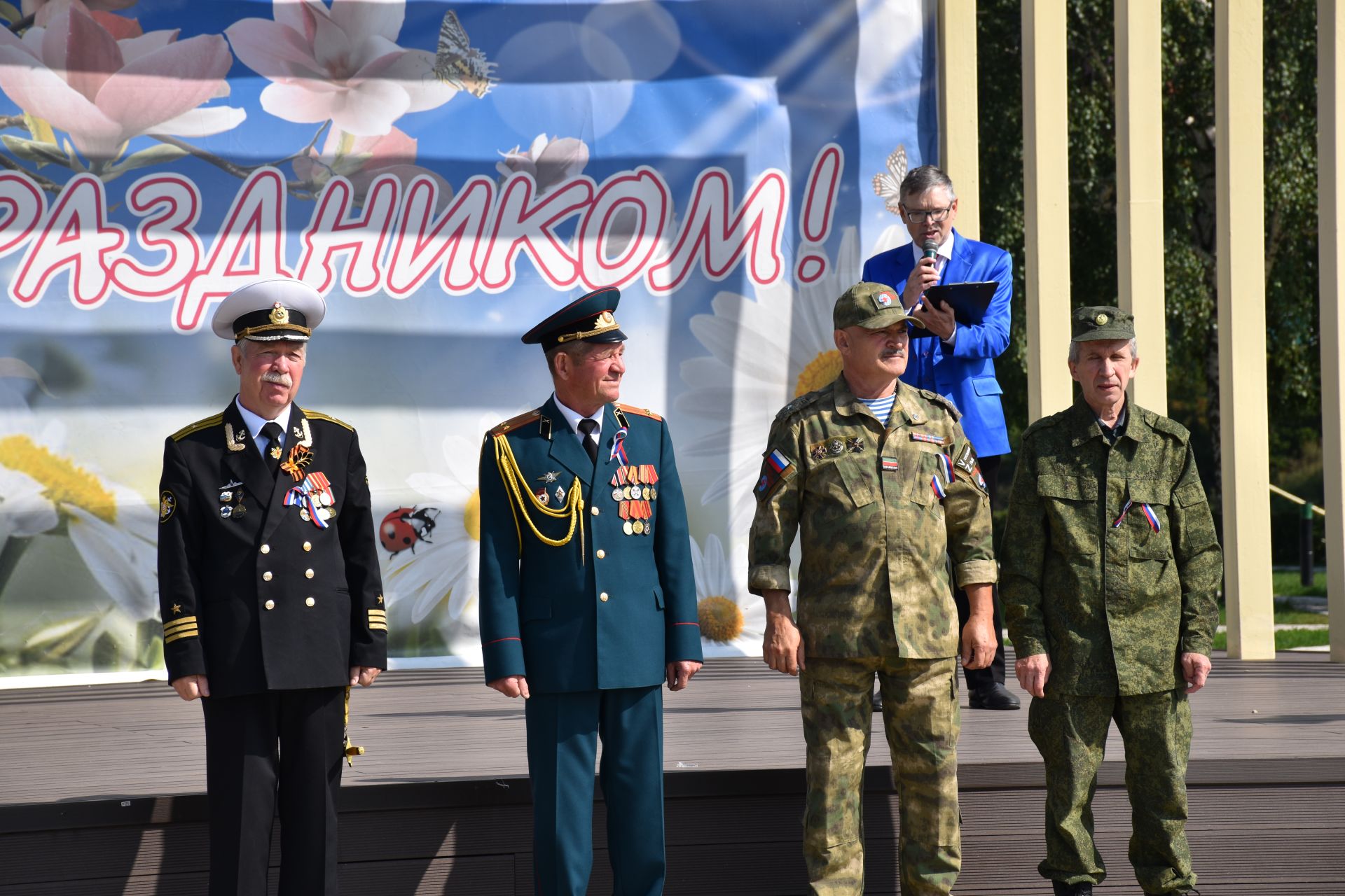 В Кукморе прошло торжественное мероприятие «Флаг России — символ славы» ко Дню Государственного флага России