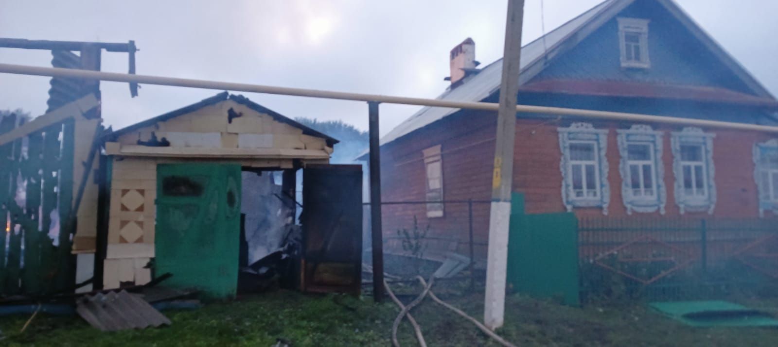 В Кукморском районе огонь уничтожил два хозяйства, погибло 7 голов КРС