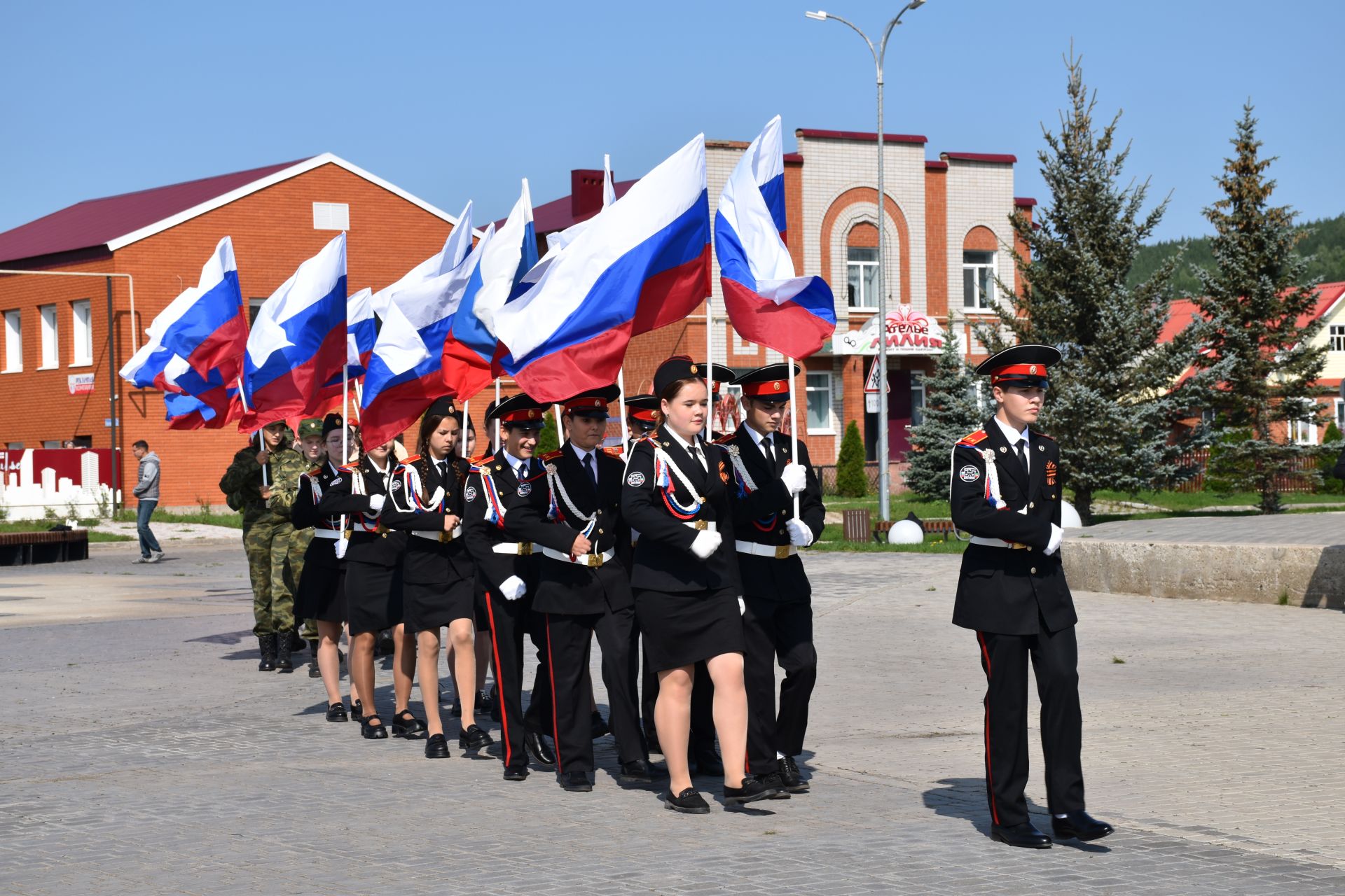 В Кукморе прошло торжественное мероприятие «Флаг России — символ славы» ко Дню Государственного флага России