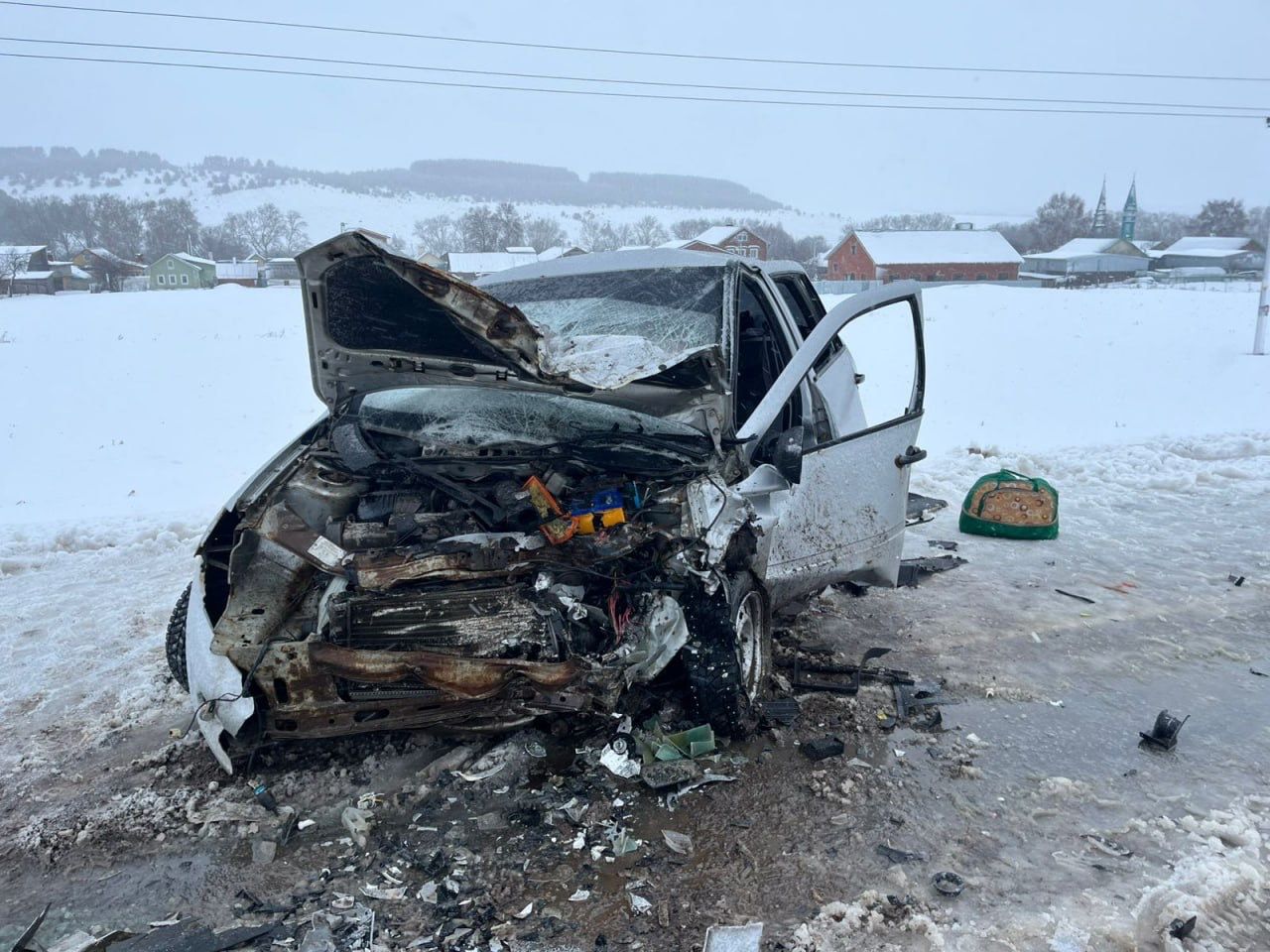 Кукмара районында трассада ике җиңел машина бәрелешкән, машина йөртүчеләрнең берсе һәм 4 яшьлек бала зыян күргән