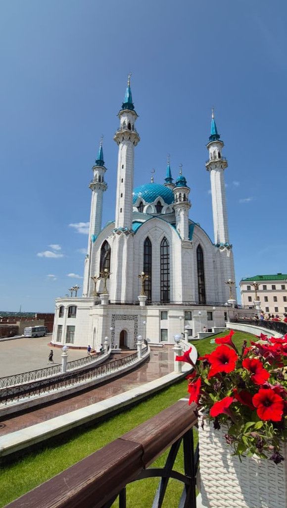 Исерек кешенең хатыны җәннәткә керәме: Сорауларга Рәдиф хәзрәт Тимергалиев җавап бирә