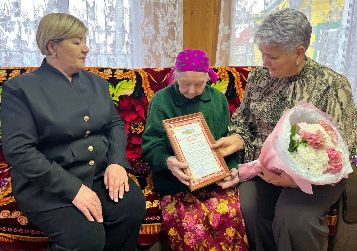 Лельвиж авылыннан Евдотия Балтасеева 90 яшьлеген каршы алды