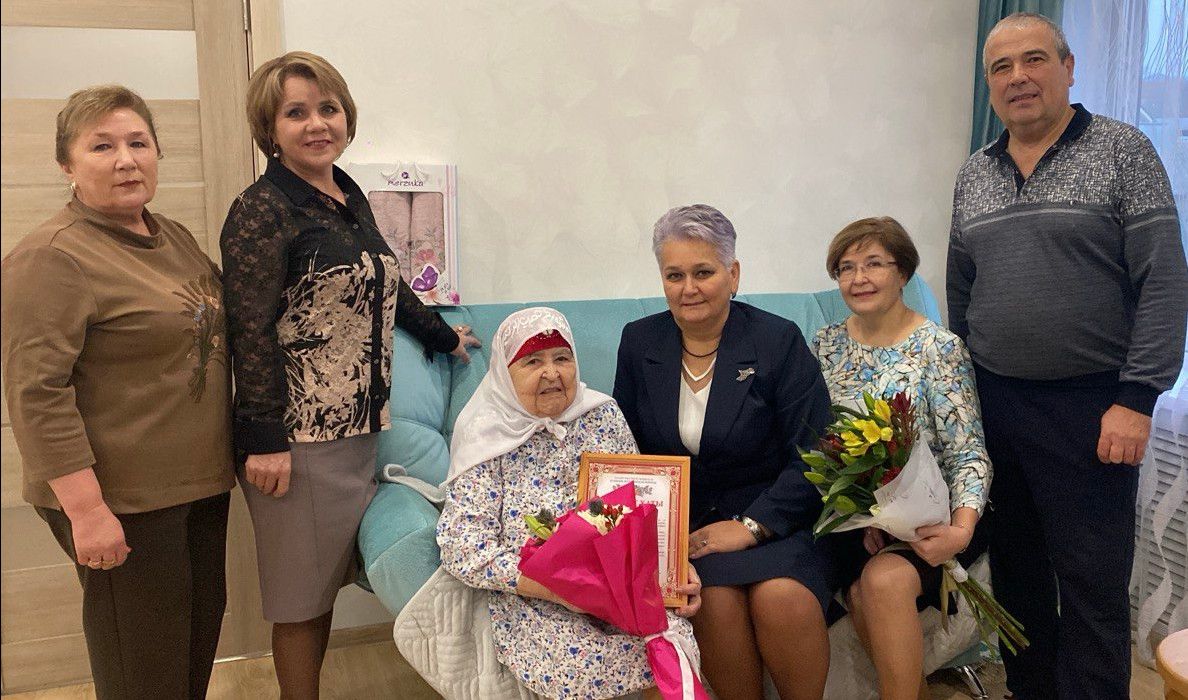 Тормыш сынауларын җиңүче: Манзараста яшәүче Фәридә Минһаҗева 90 яшьлек юбилеен билгеләп үтте