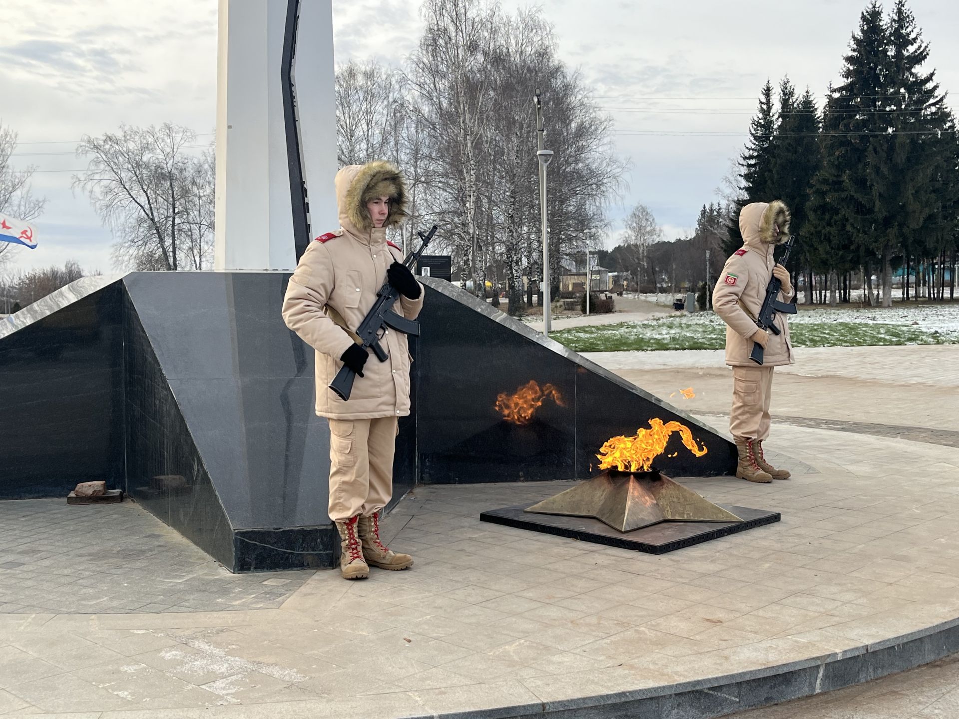 Кукмара районында мемориаль такталар ачылды, Җиңү паркында митинг узды