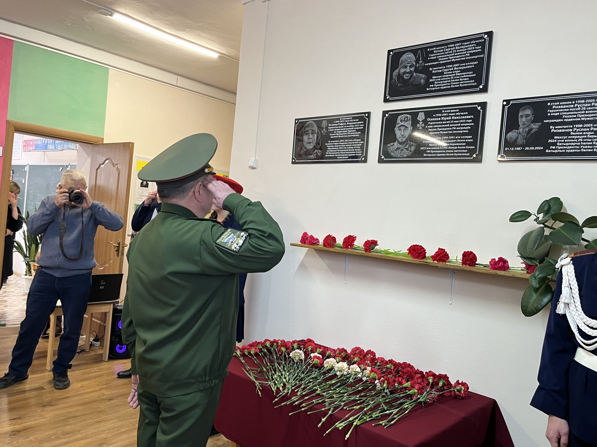 Кукмара районында мемориаль такталар ачылды, Җиңү паркында митинг узды