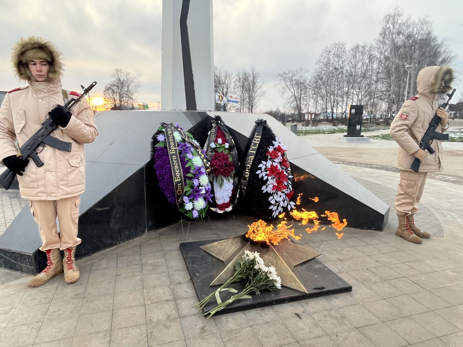 Кукмара районында мемориаль такталар ачылды, Җиңү паркында митинг узды