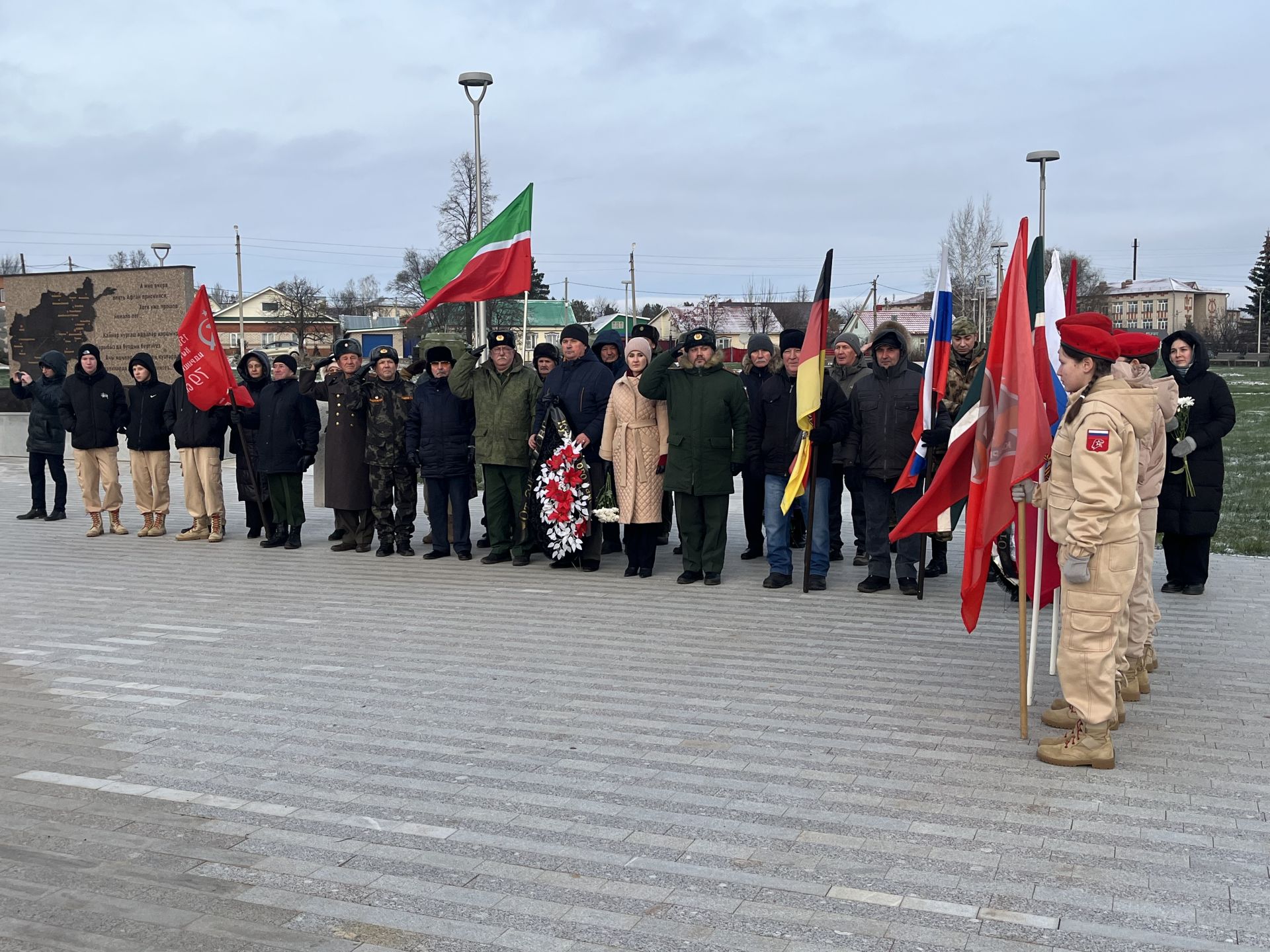 Кукмара районында мемориаль такталар ачылды, Җиңү паркында митинг узды