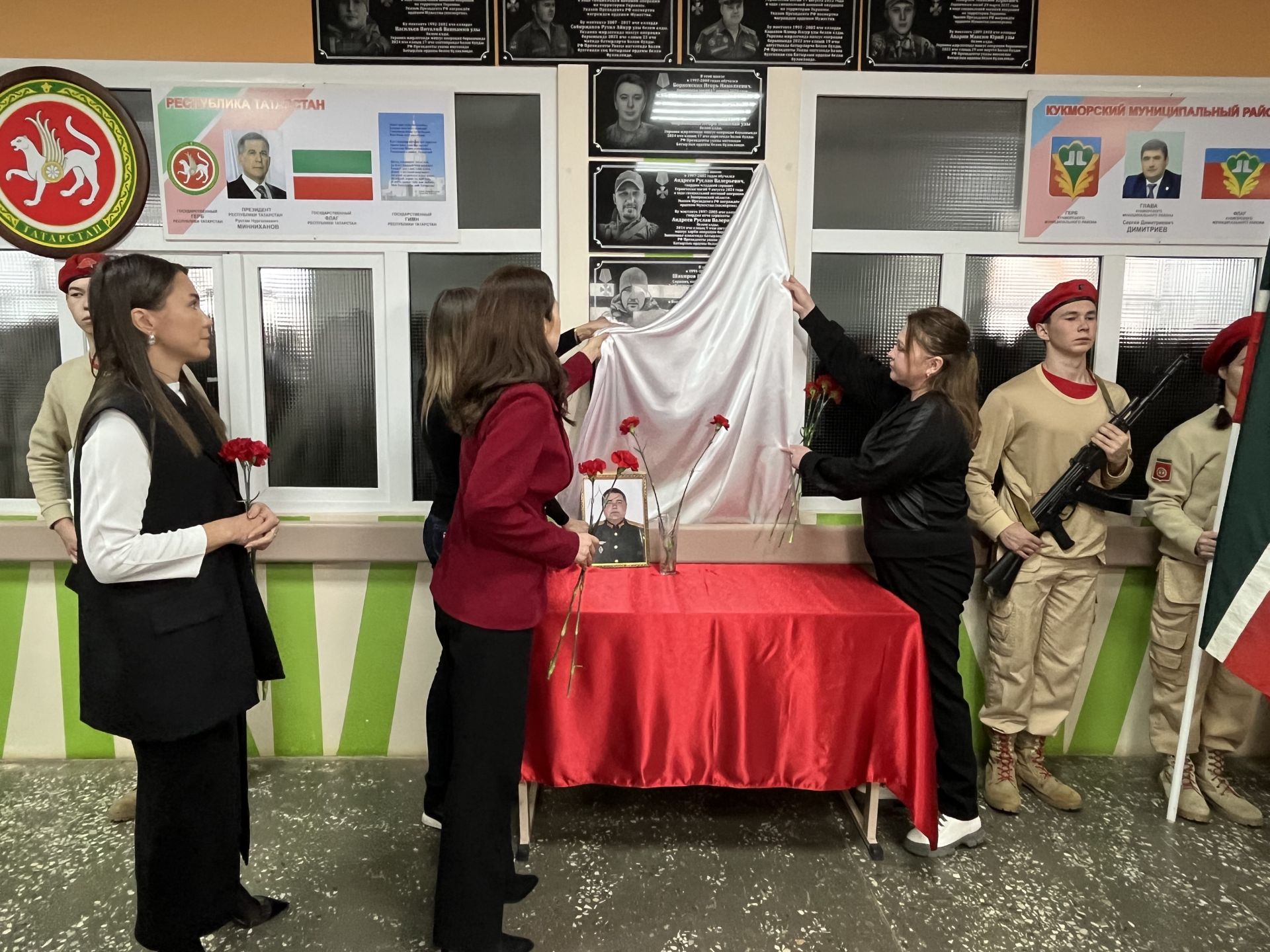 Кукмара районында мемориаль такталар ачылды, Җиңү паркында митинг узды