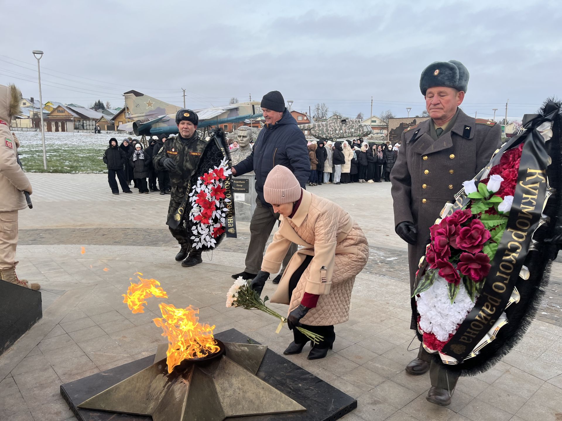 Кукмара районында мемориаль такталар ачылды, Җиңү паркында митинг узды