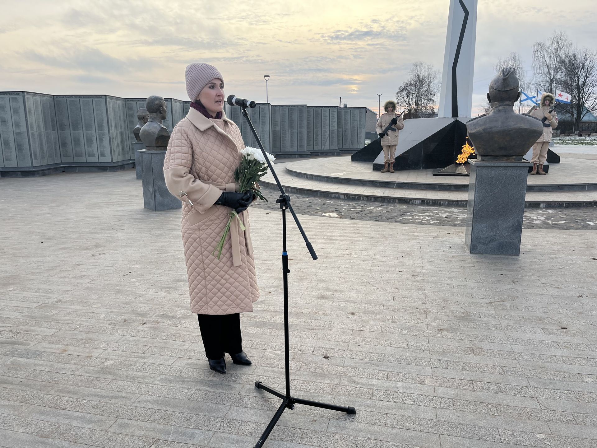 Кукмара районында мемориаль такталар ачылды, Җиңү паркында митинг узды