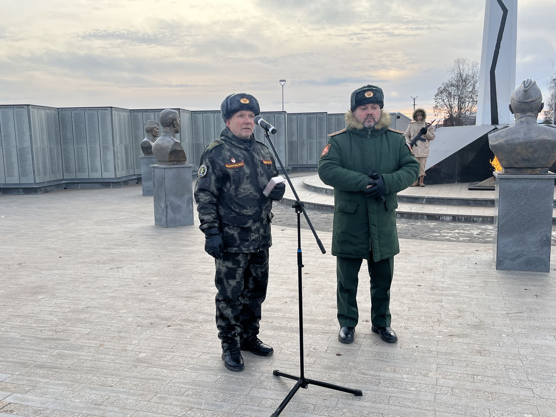 Кукмара районында мемориаль такталар ачылды, Җиңү паркында митинг узды