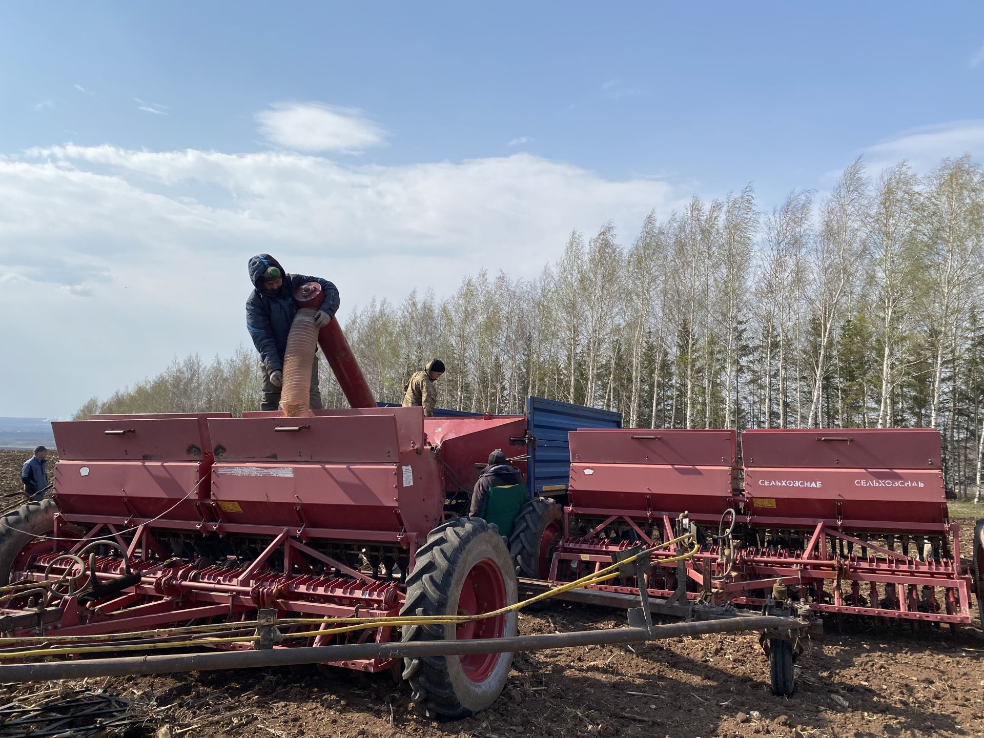 В Кукморском хозяйстве «Урал» ведется сев сельхозкультур