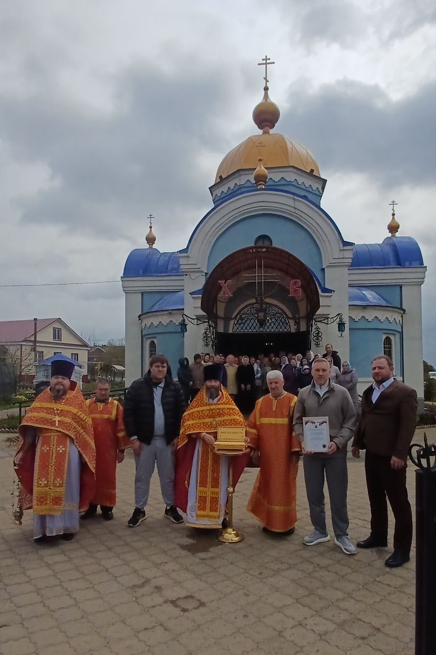 В Петропавловскую церковь Кукмора доставлен ковчег с частицами мощей святых апостолов Петра и Павла