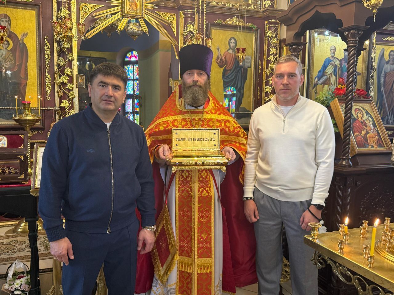 В Петропавловскую церковь Кукмора доставлен ковчег с частицами мощей святых апостолов Петра и Павла