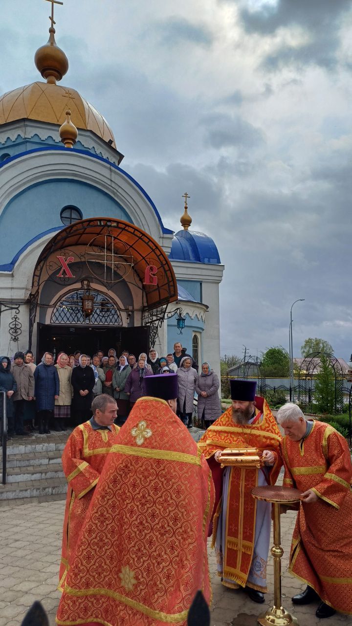 В Петропавловскую церковь Кукмора доставлен ковчег с частицами мощей святых апостолов Петра и Павла