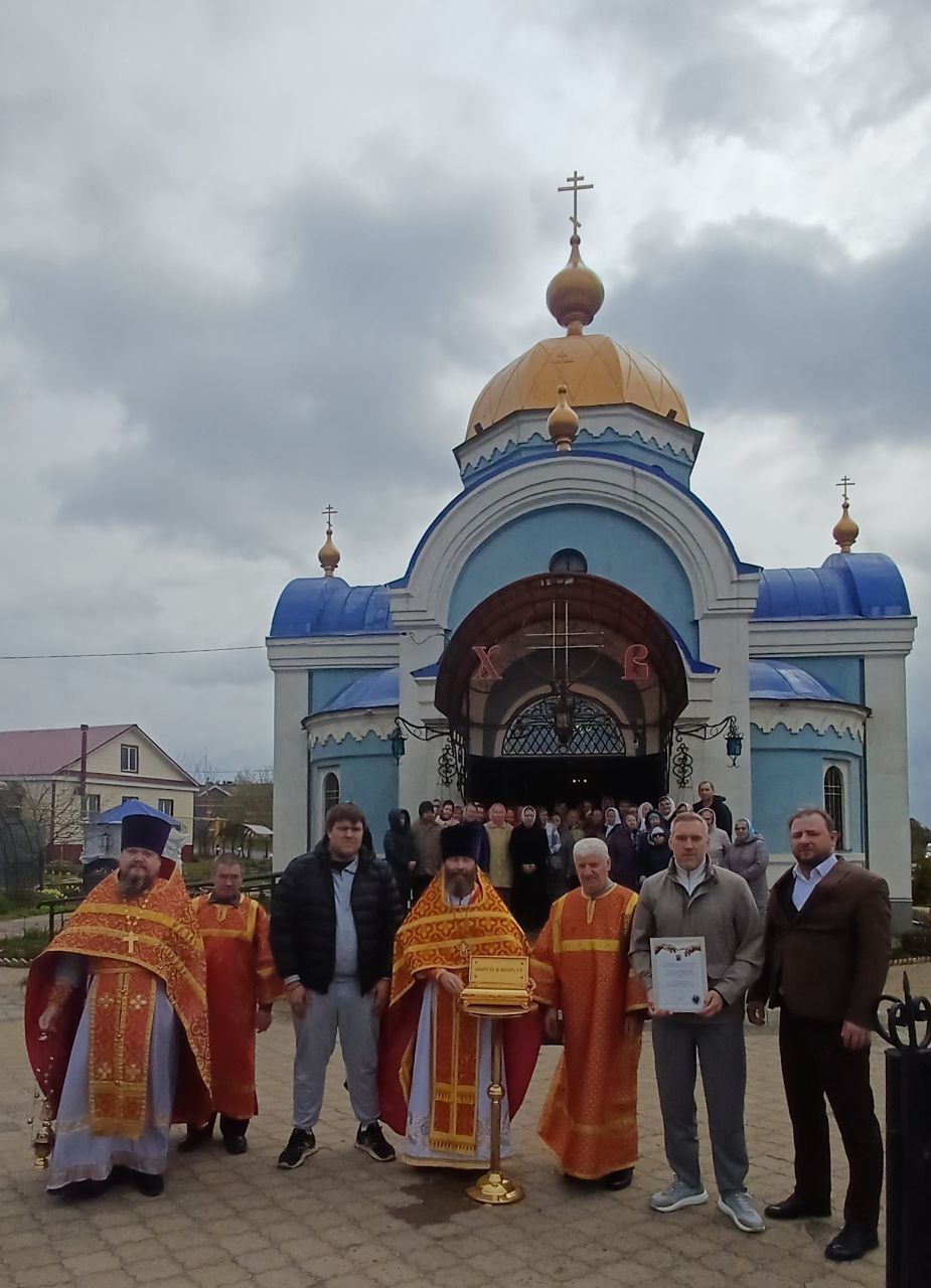 В Петропавловскую церковь Кукмора доставлен ковчег с частицами мощей святых апостолов Петра и Павла