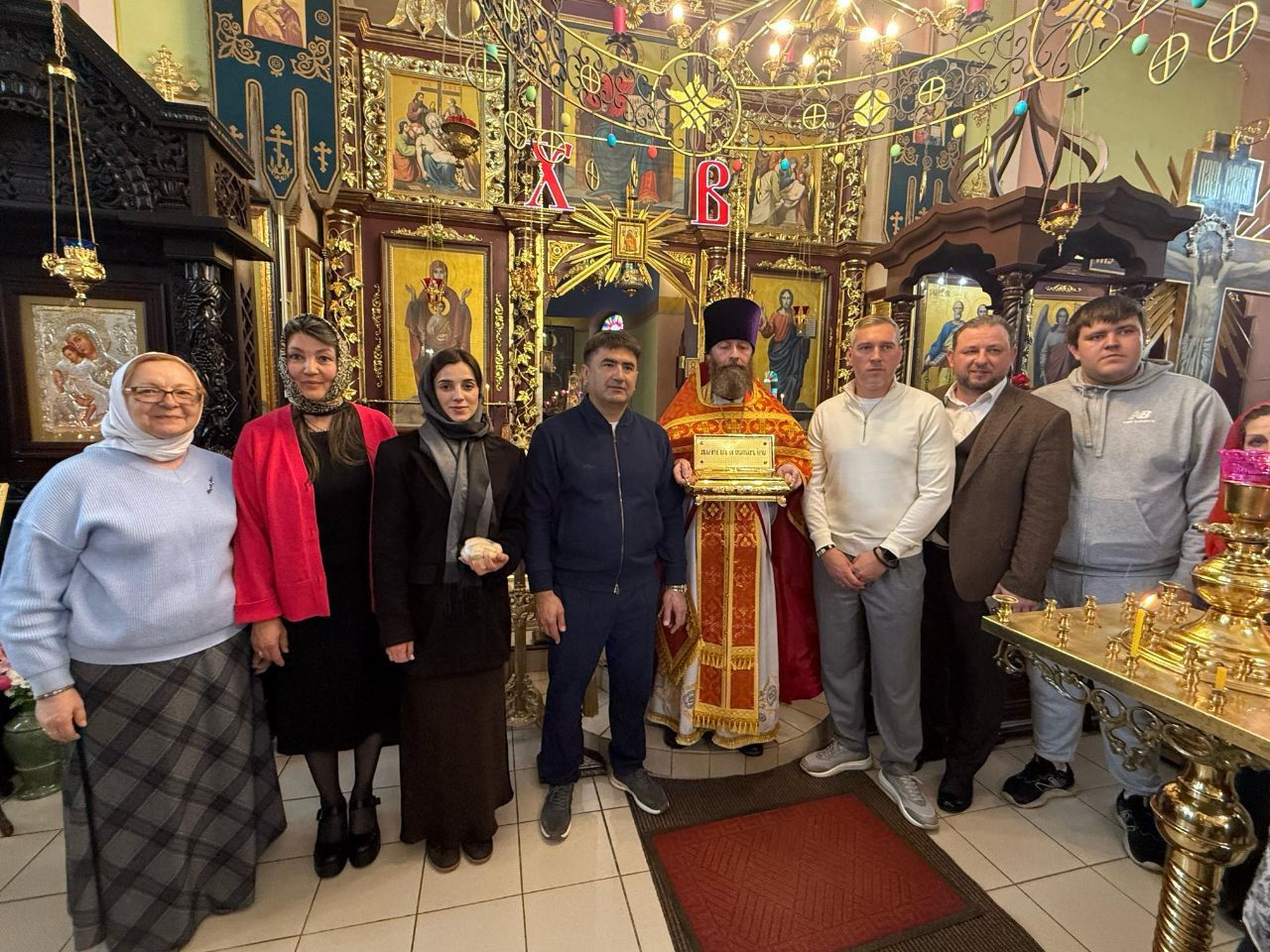 В Петропавловскую церковь Кукмора доставлен ковчег с частицами мощей святых апостолов Петра и Павла