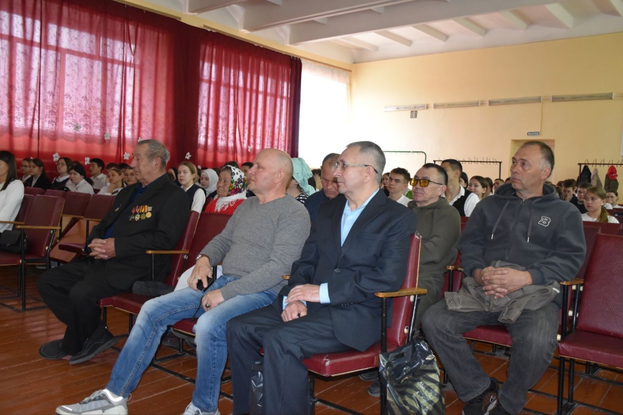Кукмара 4нче урта мәктәбендә радиация һәлакәте корбаннарын искә алдылар