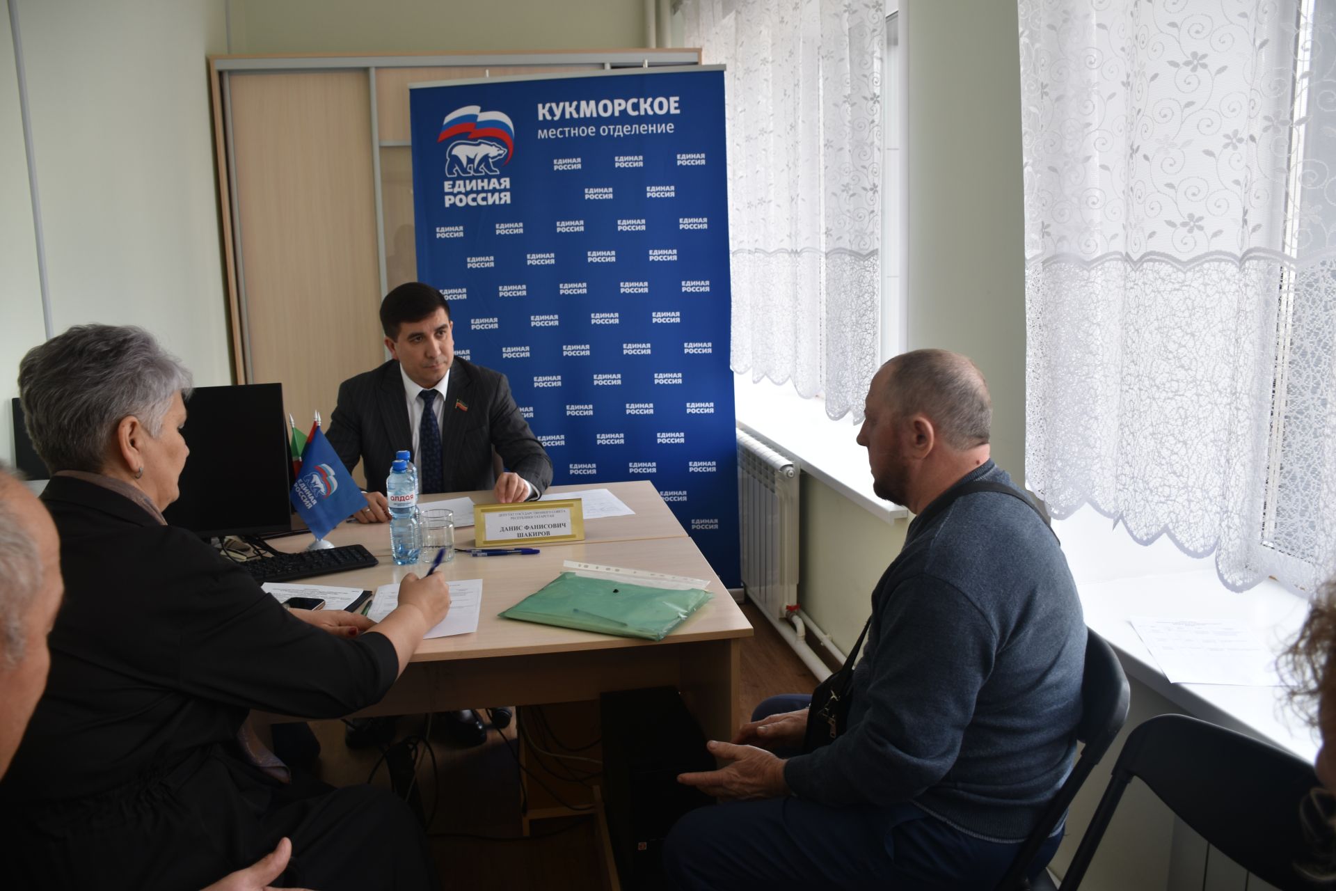 «Бердәм Россия» көне кысаларында Дәүләт Советы депутаты Данис Шакиров Кукмарада халыкны кабул итте
