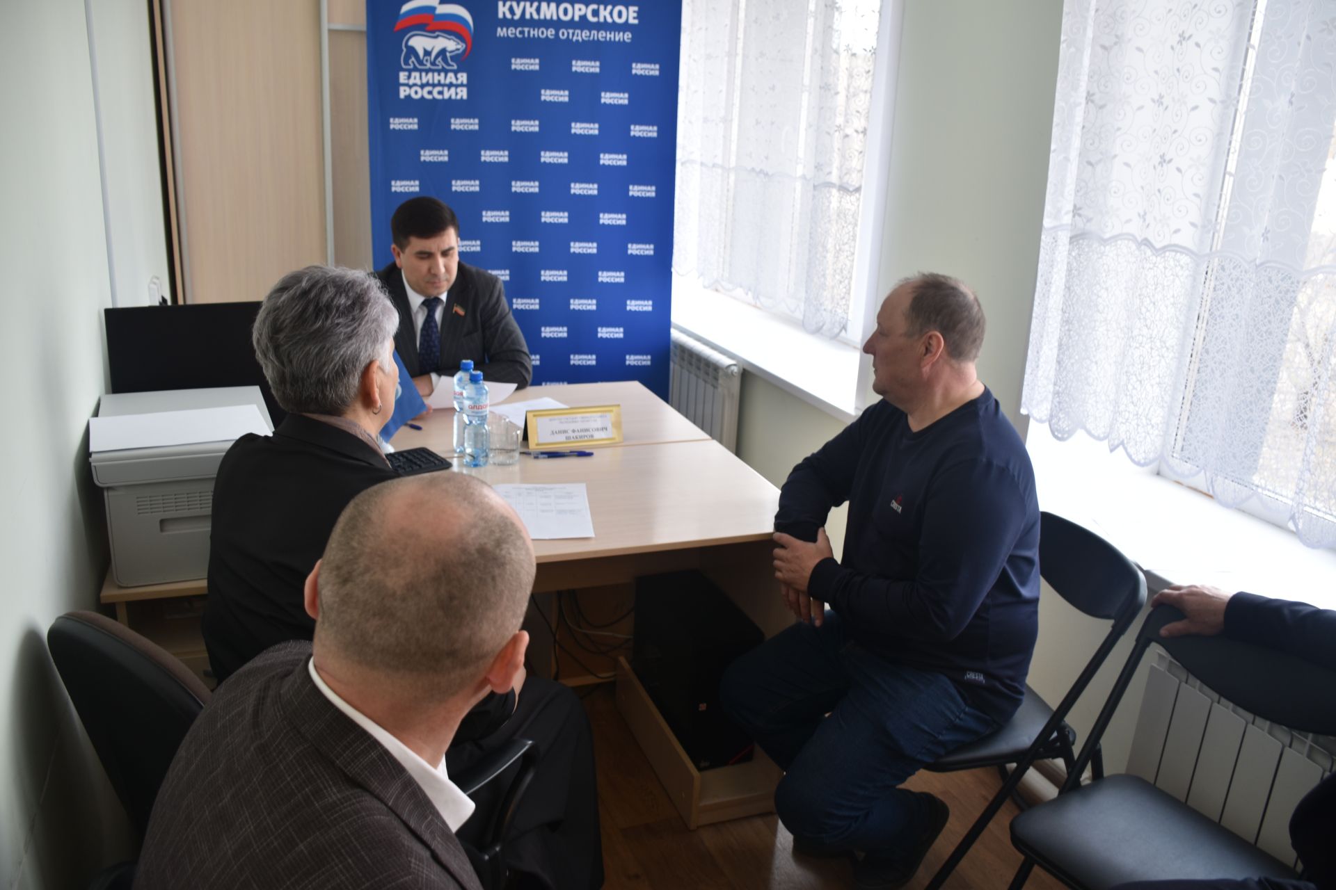 «Бердәм Россия» көне кысаларында Дәүләт Советы депутаты Данис Шакиров Кукмарада халыкны кабул итте