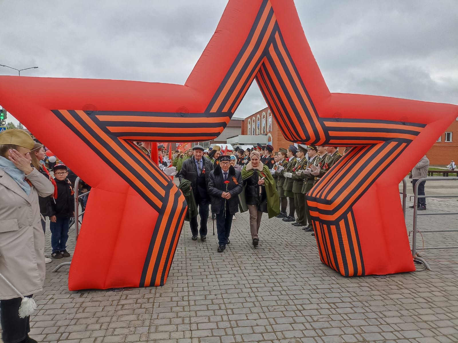 Память, музыка и единство: В Кукморе прошли торжества в честь 80-летия Победы (фоторепортаж)